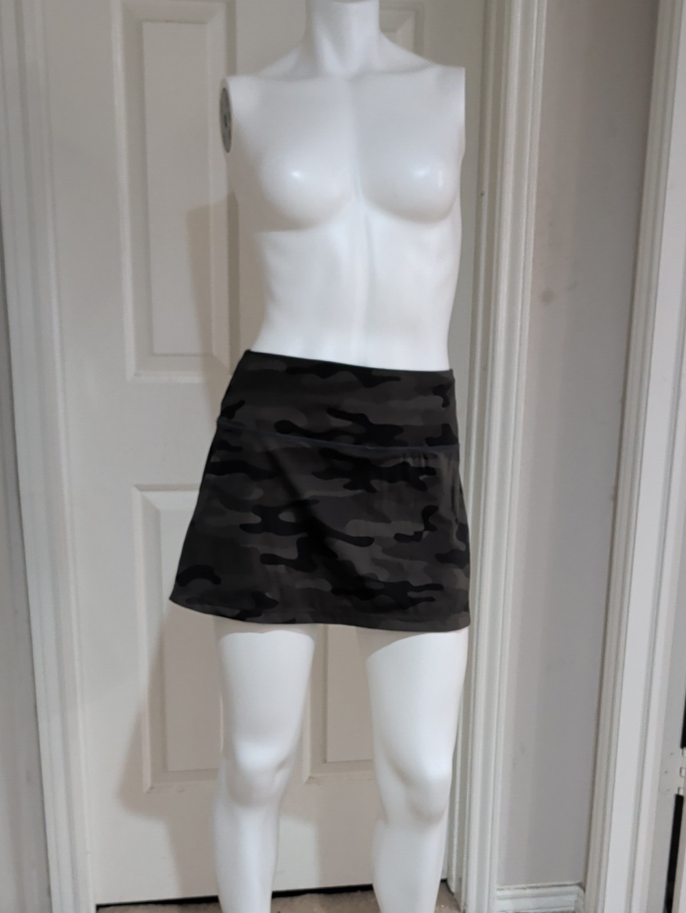 Soothfeel Green Camo Athletic Mini Skirt/Skort Women's Small